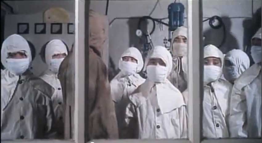 Representación de unos de los laboratorios de pruebas de la Unidad 731 en la película Los hombres detrás del sol