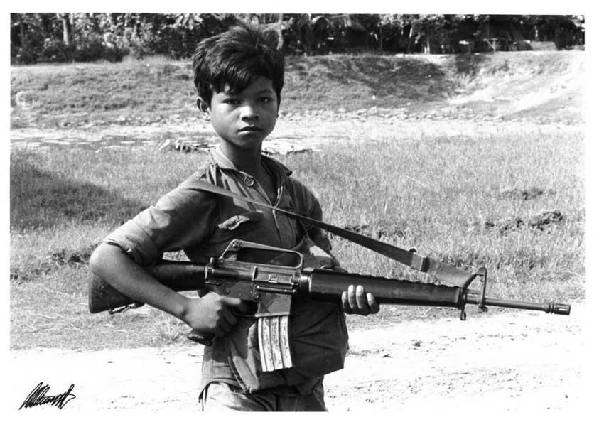 Niño soldado camboyano