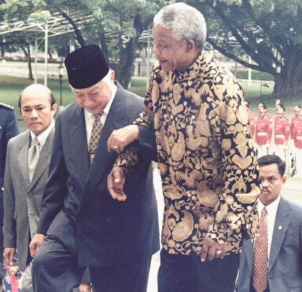 Suharto y Nelson Mandela