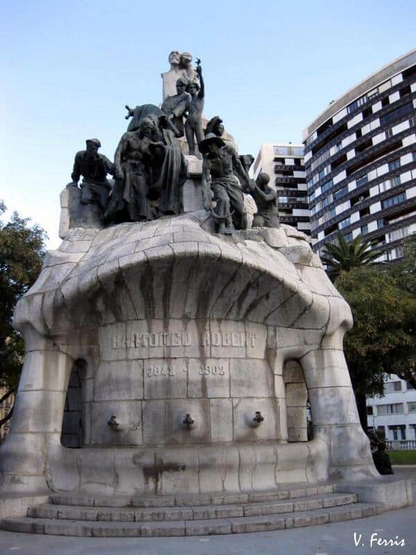 Monumento al Dr. Robert en la Plaza Tetuán de Barcelona