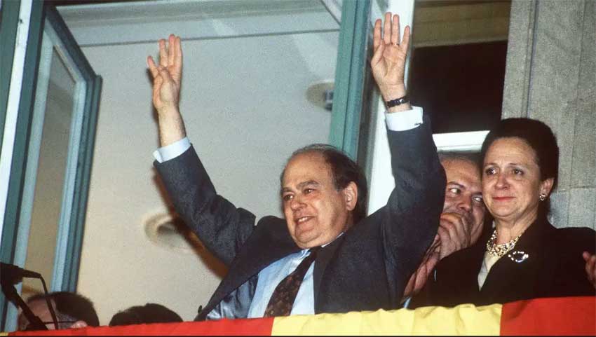 Jordi Pujol en la sede electoral de Convergència tras revalidar la mayoría absoluta en las elecciones autonómicas de 1992