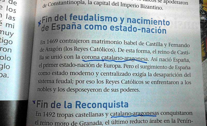 La «corona catalano - aragonesa» en le Reconquista en un libro infantil utilizado en la educación pública catalana.
